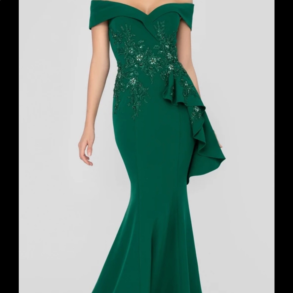 Terani Couture Gown Size 16 Emerald